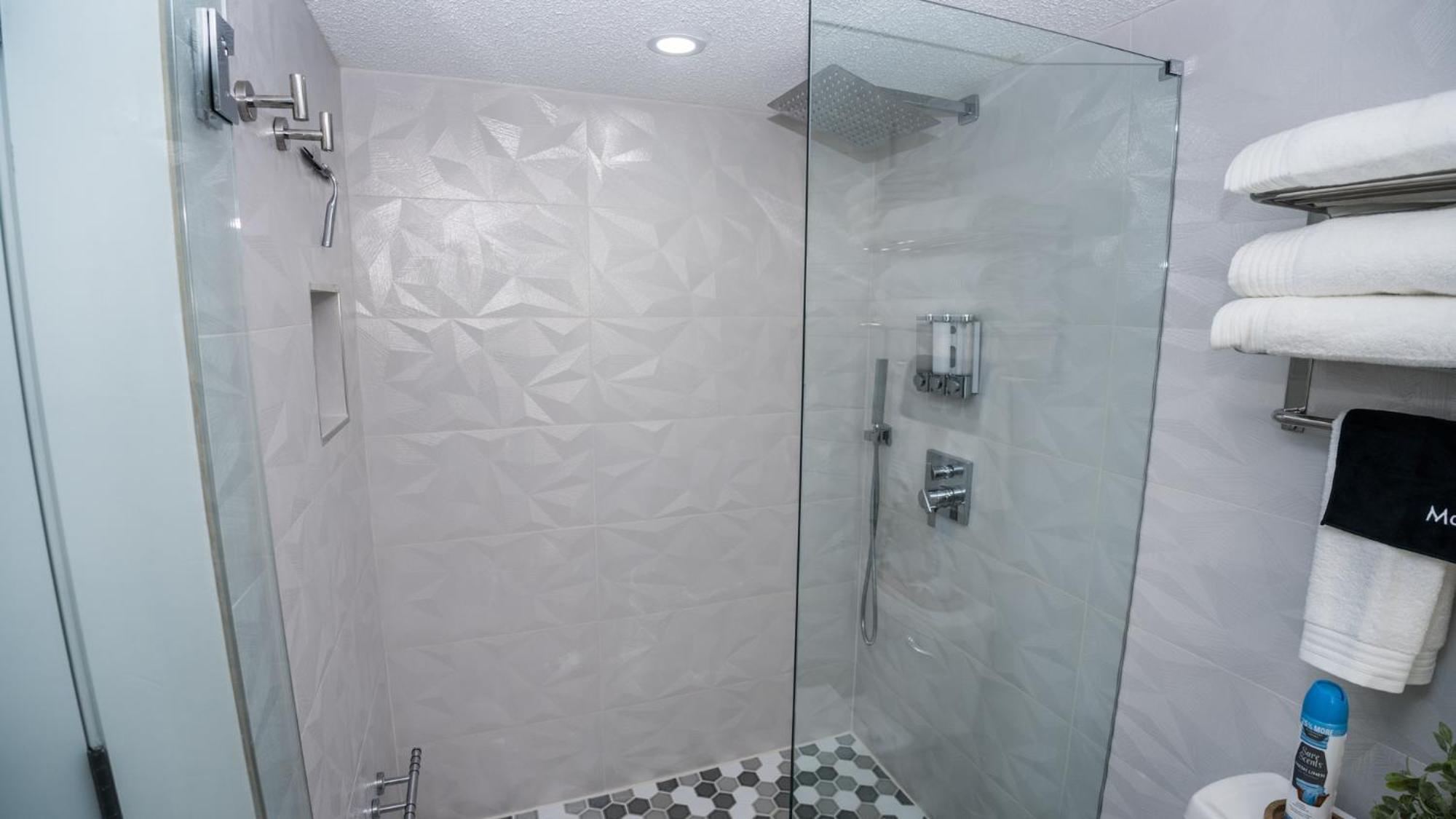 New Rental - 3Br 3Ba Corner Beachfront - 2024 Remodel - 3 Pools, Tiki Hut, Gym, Tennis Panama City Beach Εξωτερικό φωτογραφία