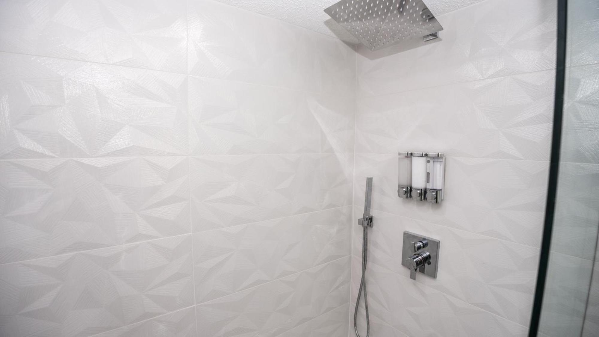 New Rental - 3Br 3Ba Corner Beachfront - 2024 Remodel - 3 Pools, Tiki Hut, Gym, Tennis Panama City Beach Εξωτερικό φωτογραφία